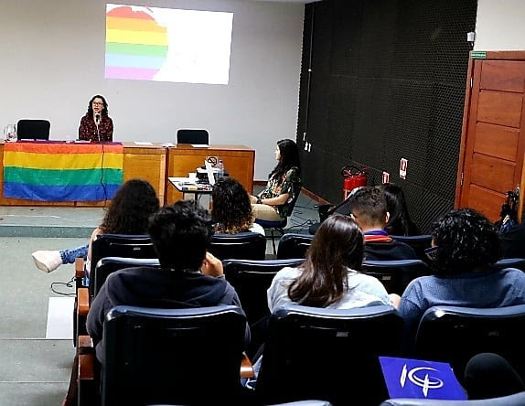 Em favor da promoção dos direitos humanos da população LGBT+, CRP-16 participa de capacitação do Coletivo Resisto